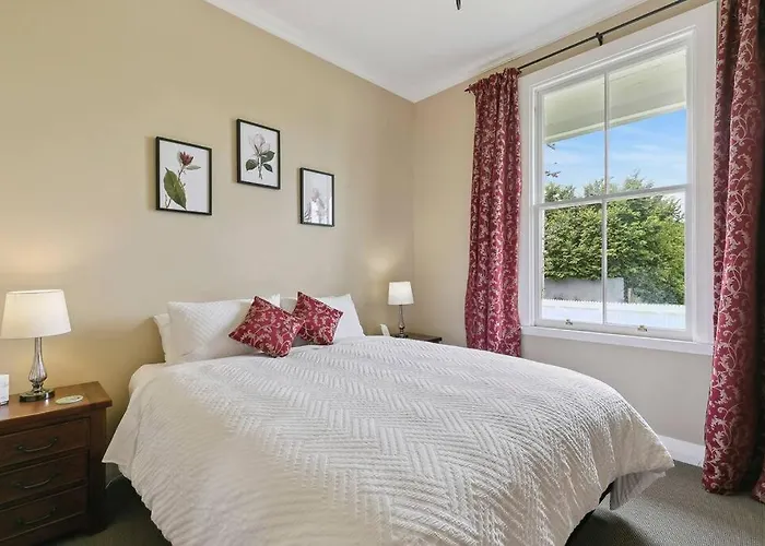 Historic Charm In Greytown - Cosy Kowhai Cottage