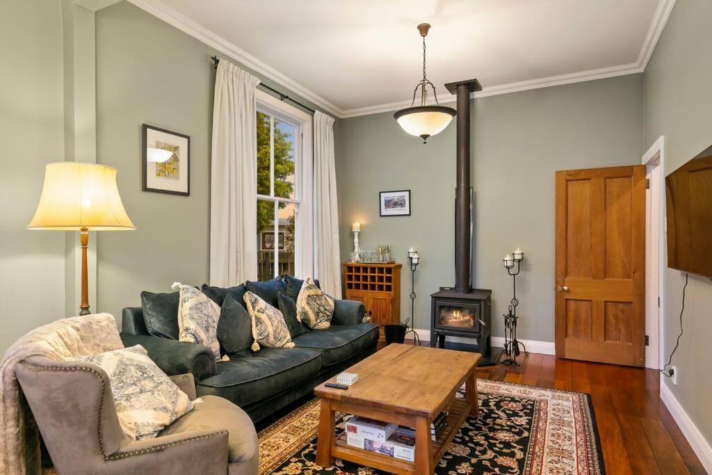 Historic Charm In - Cosy Kowhai Ferienhaus *
